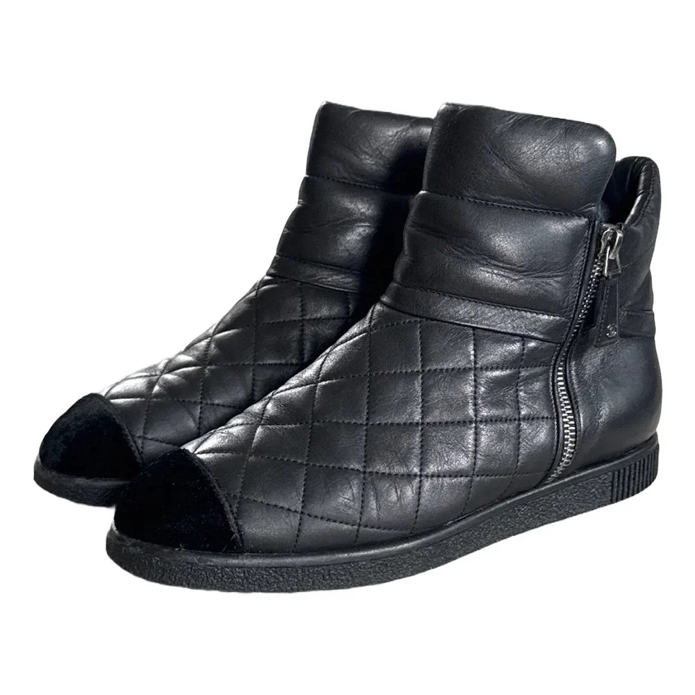 Chanel Black Quilted Leather Velvet Cap Toe Zip Mismatched Sizes R37.5 L38.5